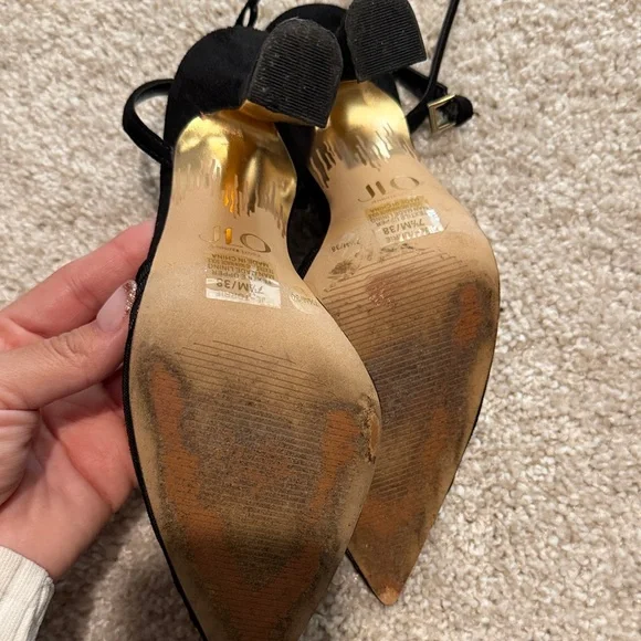 Jennifer Lopez Black Pointed Toe Strap Heels - Picture 4 of 4